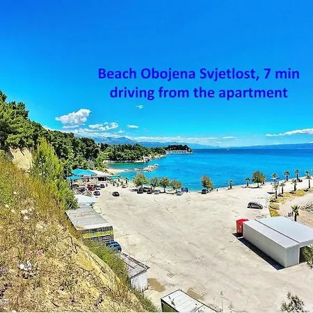 Comfortable Modern With Shaded Patio * 스플리트