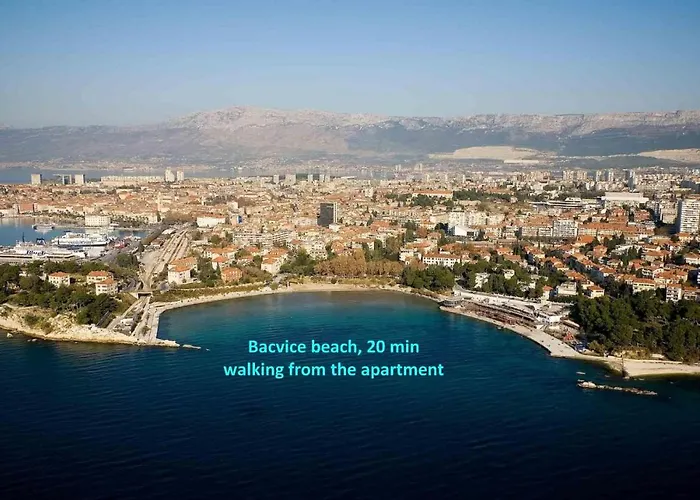 Comfortable Modern With Shaded Patio * 스플리트