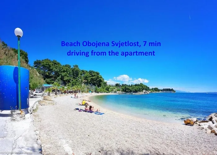 Comfortable Modern With Shaded Patio 아파트 스플리트