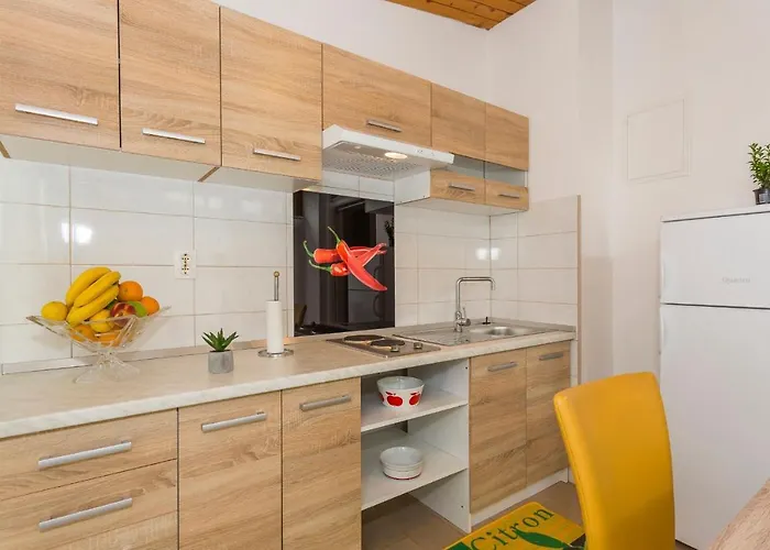 Comfortable Modern With Shaded Patio 아파트 *