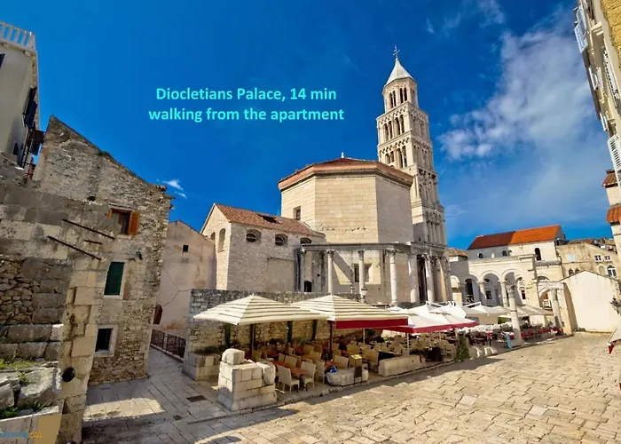 Comfortable Modern With Shaded Patio * 스플리트