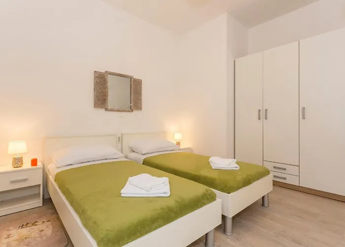 아파트 Comfortable Modern With Shaded Patio *