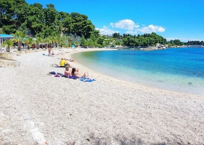 Comfortable Modern With Shaded Patio * 스플리트