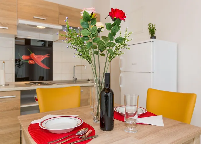 아파트 Comfortable Modern With Shaded Patio