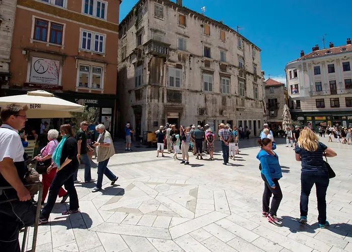 아파트 Comfortable Modern With Shaded Patio 스플리트