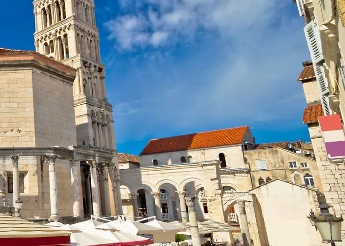 Comfortable Modern With Shaded Patio