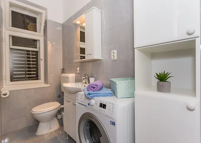 아파트 Comfortable Modern With Shaded Patio *