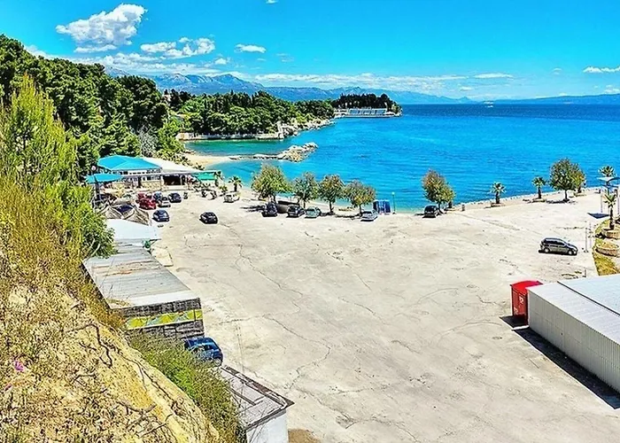 아파트 Comfortable Modern With Shaded Patio