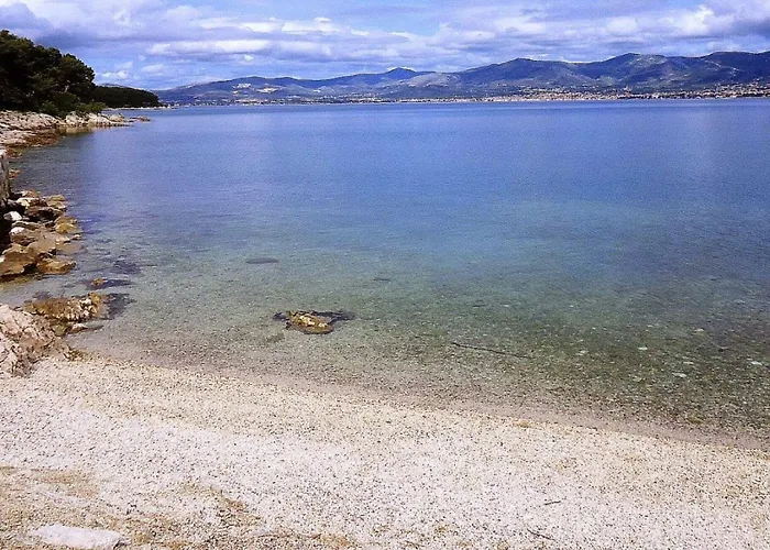 아파트 Comfortable Modern With Shaded Patio