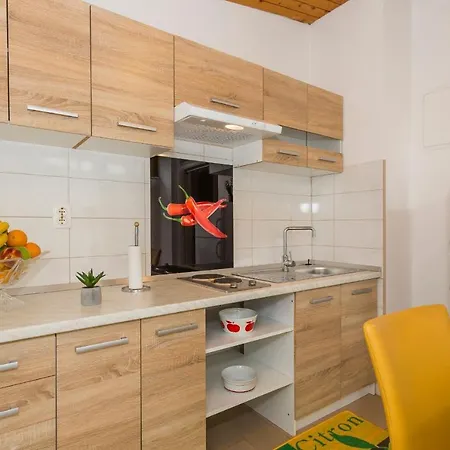 Comfortable Modern With Shaded Patio 아파트 *