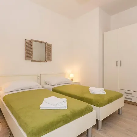 아파트 Comfortable Modern With Shaded Patio *