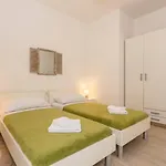 Apartment Comfortable Modern With Shaded Patio *