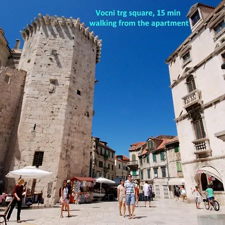 Апартаменти Comfortable Modern With Shaded Patio