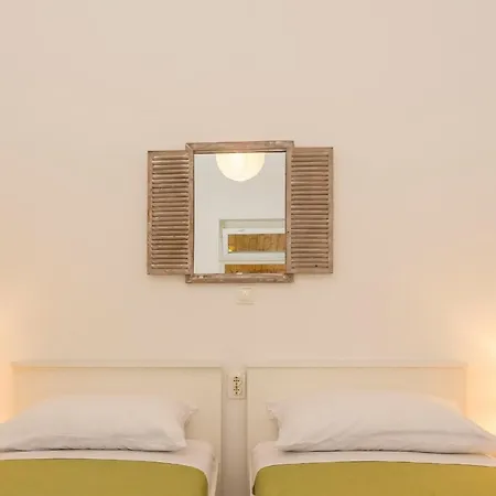 Comfortable Modern With Shaded Patio Апартаменти *