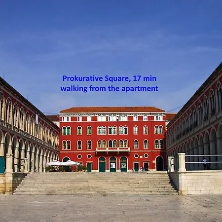 Апартаменти Comfortable Modern With Shaded Patio Спліт