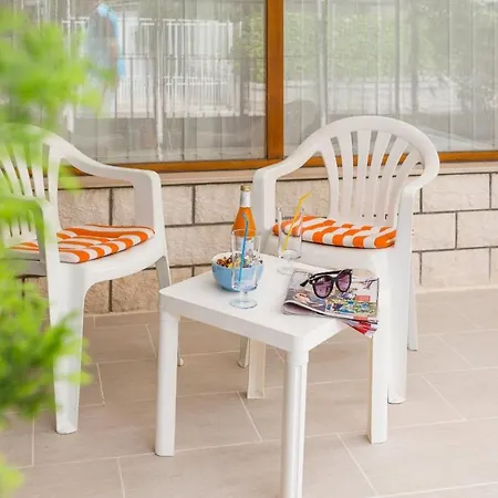 Comfortable Modern With Shaded Patio Apartment