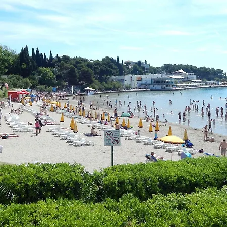 Comfortable Modern With Shaded Patio Апартаменти *