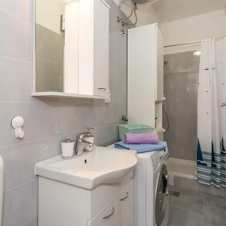 Lejlighed Comfortable Modern With Shaded Patio Split