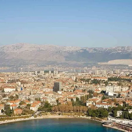 Comfortable Modern With Shaded Patio Lejlighed *