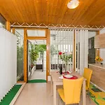 Comfortable Modern With Shaded Patio 斯普利特